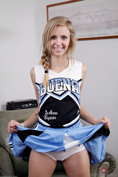 Fine cheerleader Rachel James peels off her uniform & spreads her bald pussy