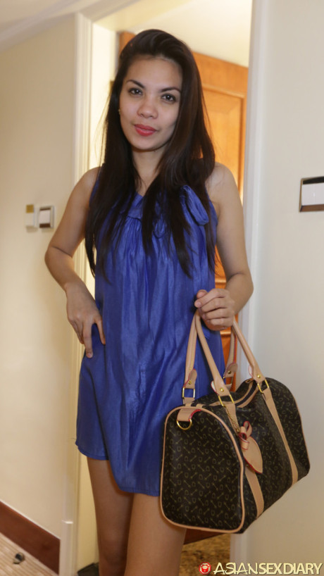 Petite Filipina Maxin strips naked and poses before blowing & fucking a schlong