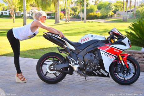 Hot babe Larissa sits on her dildo letting it slowly penetrate deep inside her