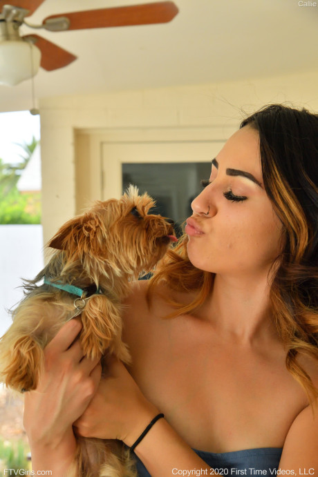 Glamour babe Callie pounds her tasty shaved snatch with a dildo outdoors