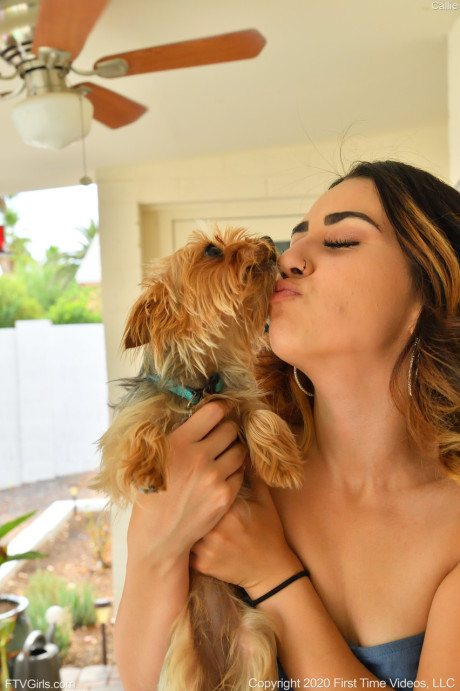 Glamour babe Callie pounds her tasty shaved snatch with a dildo outdoors