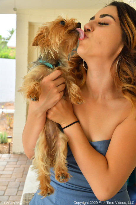 Glamour babe Callie pounds her tasty shaved snatch with a dildo outdoors