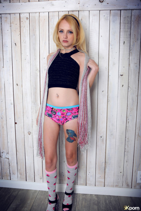 Little tattooed lady Kate Bloom lifts her top and shows her tiny melons