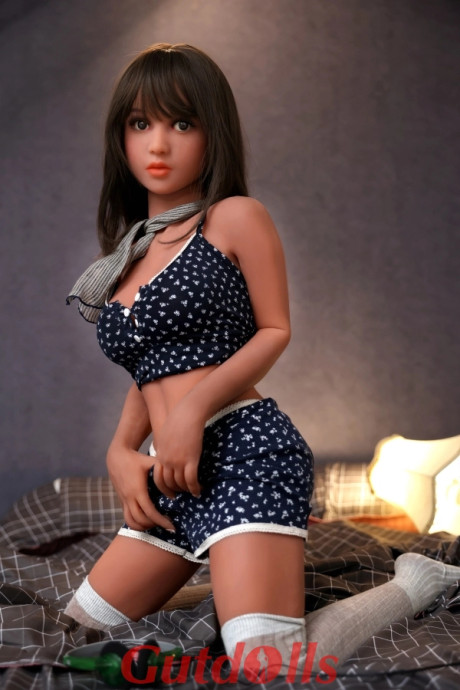 Brunette teenie sex doll Wiesława displays her yummy bubble booty and giant boobies