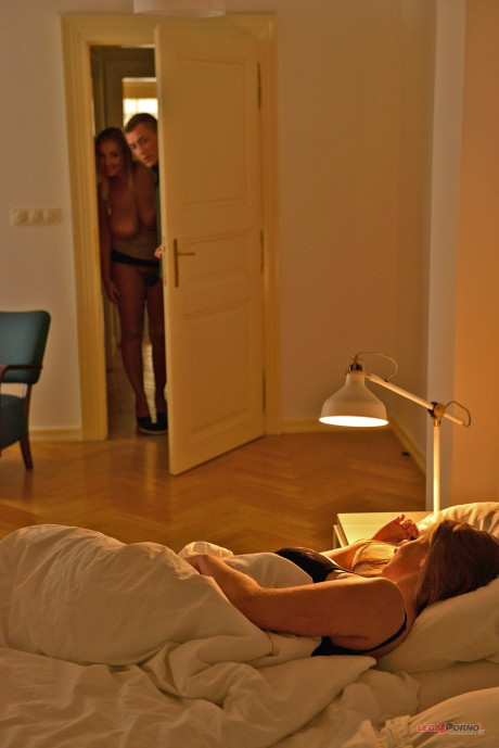 Busty beauties Suzie Sun & Krystal Swift share a yummy rod on their bed