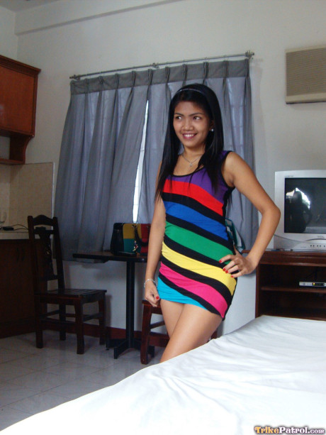 Amateur Filipina Rosalie Luna strips down naked for a doggystyle pounding