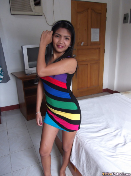 Amateur Filipina Rosalie Luna strips down naked for a doggystyle pounding
