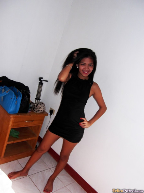 Amateur Filipina Rosalie Luna strips down naked for a doggystyle pounding