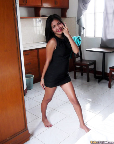 Amateur Filipina Rosalie Luna strips down naked for a doggystyle pounding