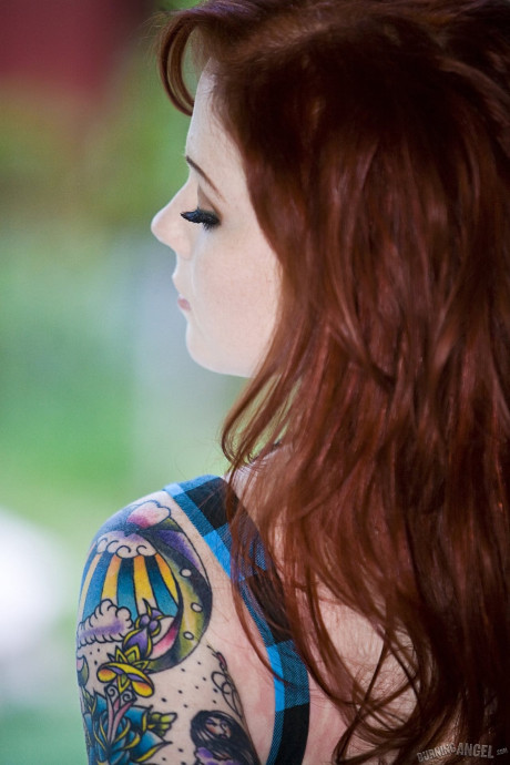 Ginger Head babe Misti Dawn gets naked on all fours flashing her butt and snatch
