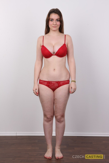 Thick amateur with a huge ass gets on a stool to pose for a undressed shoot