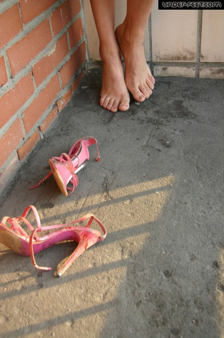 Redheaded MILF Anna Gold has her male submissive lick her nasty feet