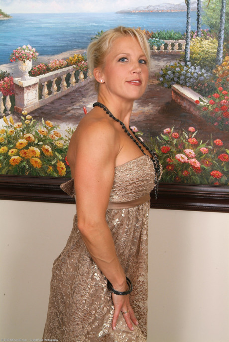 Blonde MILF with humongous boobies Ashley L presents her amazing booty and delicious vagina