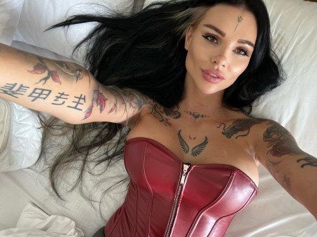 Tattooed OnlyFans cam babe shows off her beautiful monstrous boobs up close