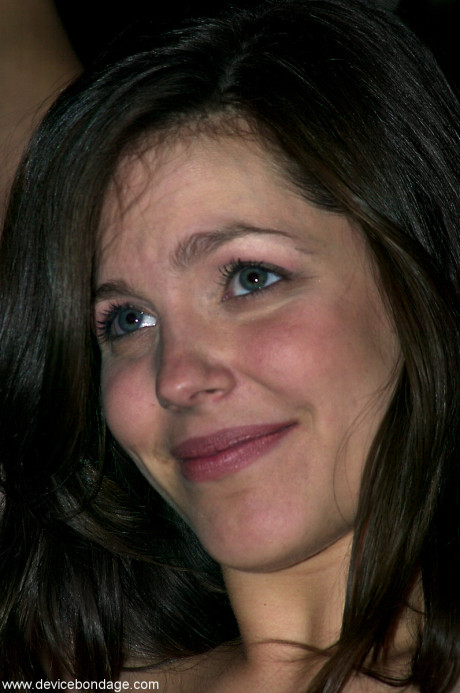 Submissive lesbian Kayden Faye gives a cunt licking in a wild BDSM session