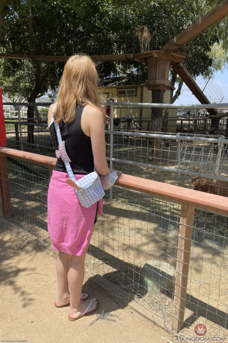 Wild amateur Fiona Sprouts spreads her legs and poses on her bed