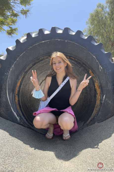 Wild amateur Fiona Sprouts spreads her legs and poses on her bed