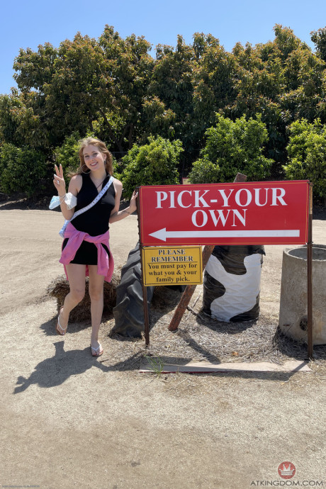 Wild amateur Fiona Sprouts spreads her legs and poses on her bed