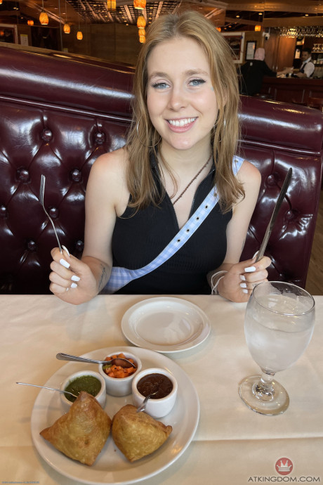 Wild amateur Fiona Sprouts spreads her legs and poses on her bed