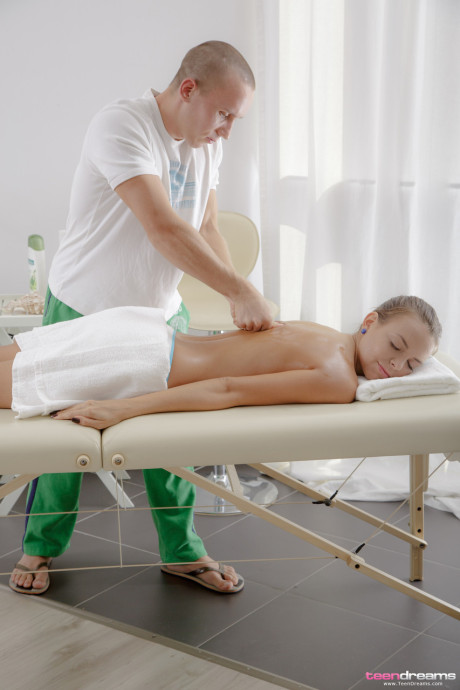 Amateur teen with an adorable butt Carre gets her vagina filled by a masseur