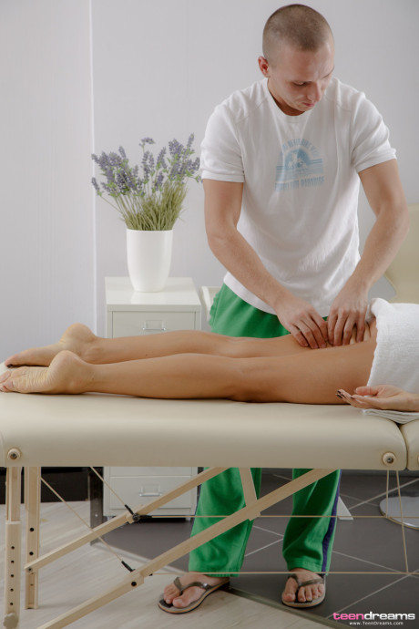 Amateur teen with an adorable butt Carre gets her vagina filled by a masseur