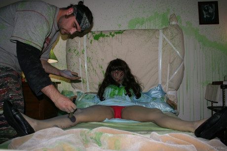 Nude tattooed Kylee Kross & pal masturbate, blow schlong & kiss in zombie porn