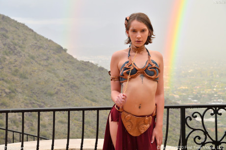 Amateur model figure spreads her twat on rocks in sandals