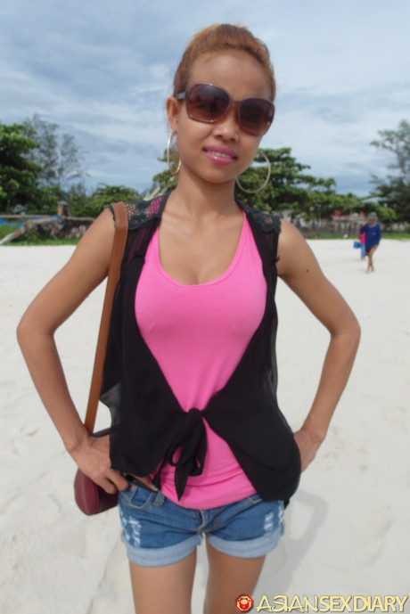 Asian amateur Theara unveils her slim figure & gets rammed in a POV bang