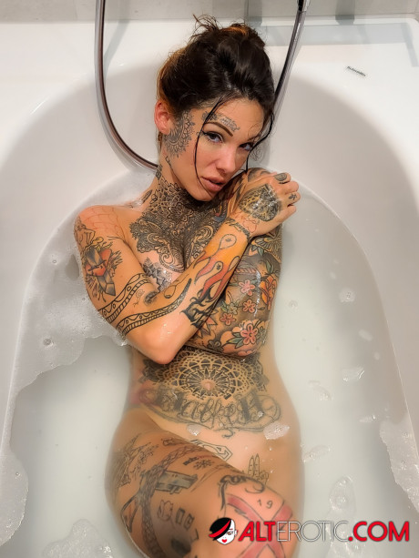 Tattooed bitch GF broad Lucy Zzz takes a bath after POV sex in a bathtub