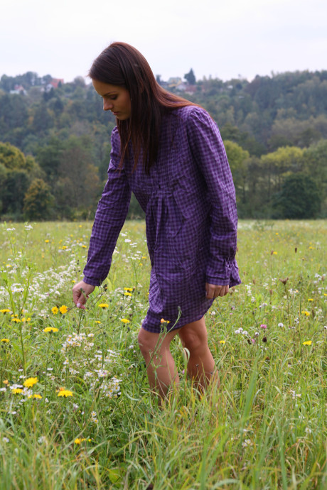 Young teenie bitch GF broad Gloria gets completely nude while picking flowers in a field