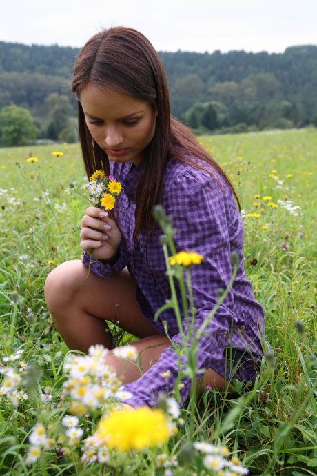 Young teenie bitch GF broad Gloria gets completely nude while picking flowers in a field