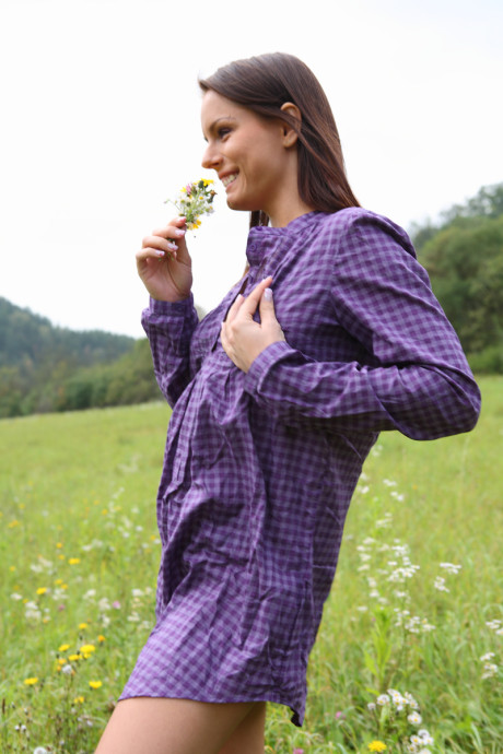 Young teenie bitch GF broad Gloria gets completely nude while picking flowers in a field