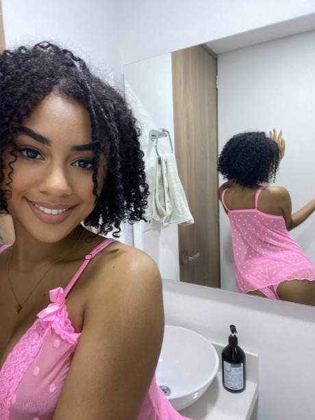 OnlyFans Lisandra Official starring Lisandra Official Hot Pics