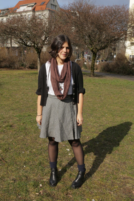 Chubby British bitch GF chick Beatrix poses naked on a bed and fully clothed in Berlin