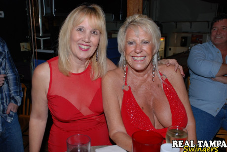 Blondie matures with grand boobs unveil their twats and pose together
