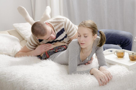 Fresh teen lady girl broad Dunya B screams as her BF penetrates her virgin anus