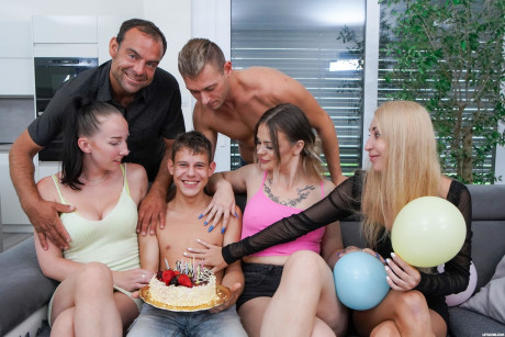 Lets Go Bi Bella Angel , Luisa Star , Seal Kris , Robie Dark , Mila Miller , Pet