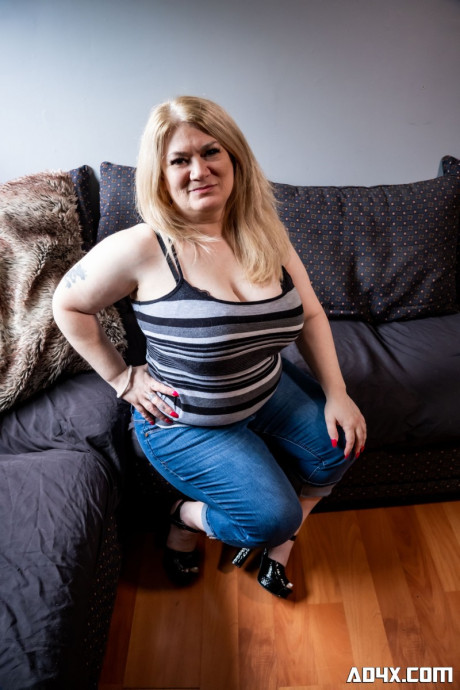 Obese blondy Geisha Sonia has sex with her hubby man lover friend on a sofa