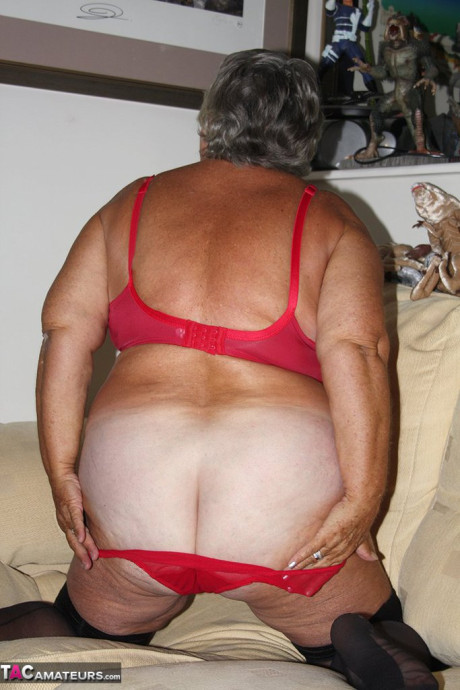 Morbidly obese nan granny Libby sucks a nipple before spreading her twat