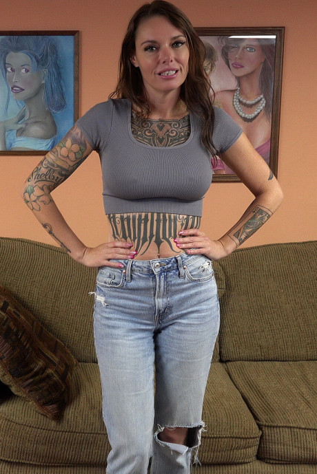 Tattooed MILF Parker Skyes strips undressed and gives a hot POV bj