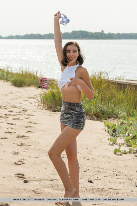 Young solo chick gf broad Oxana Chic grabs her raw behind after disrobing at a public beach