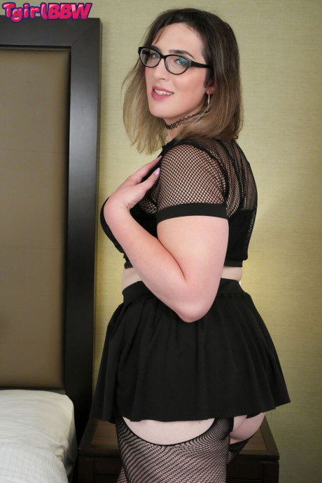 Chubby t-girl Bunny Sugaree wears her glasses while getting naked