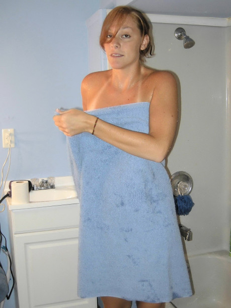 Tall MILF amateur Mariah washes her tanned enormous breasts & behind in the shower