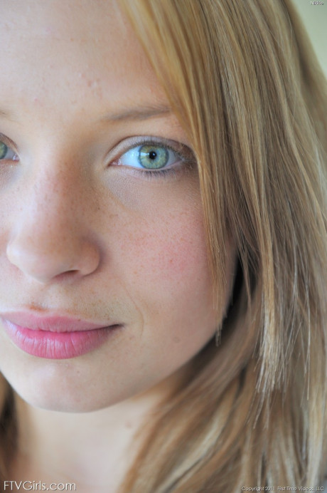 Petite amateur whore gf girl slowly reveals her tasty pussy and tiny titties in a solo