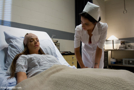 Slutty lesbian nurse Bailey Brooks resuscitates a patient with a vagina licking