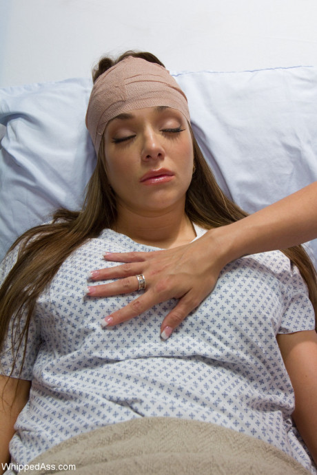 Slutty lesbian nurse Bailey Brooks resuscitates a patient with a vagina licking