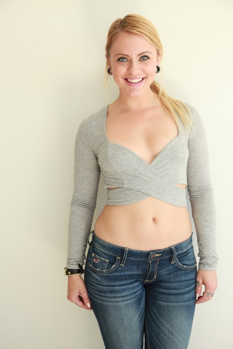 Thin young Cameron Canada strips her jeans, shows nice tits and booty