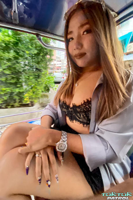 Pretty chinese bitch GF girl with a monstrous ass swallows on a meat before taking a shower