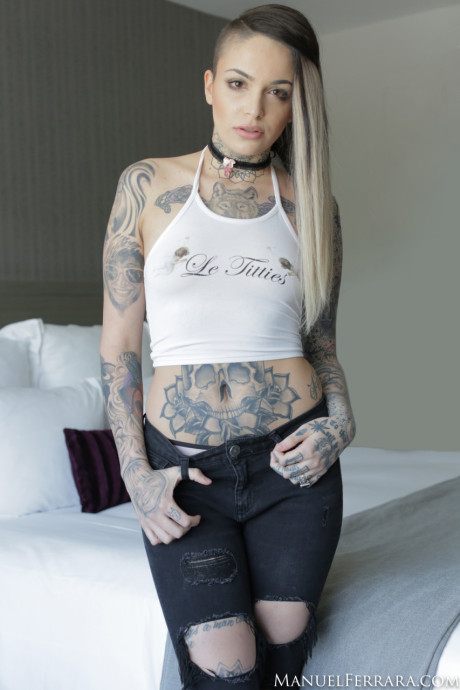 Tattooed lady GF girl Leigh Raven wears a ebony choker while getting nude