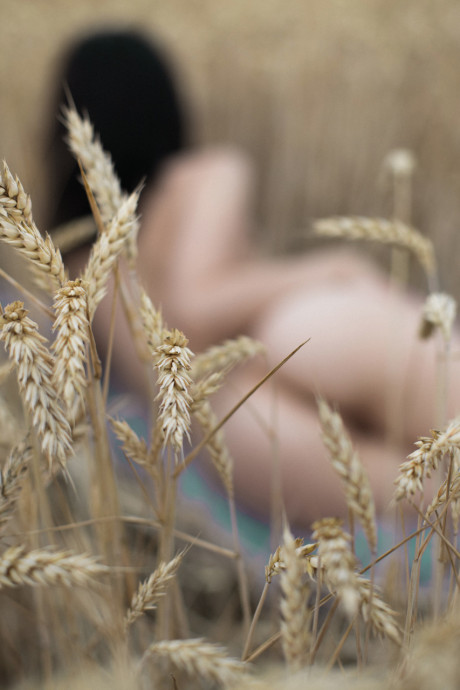 Breathtaking amateur babe Lyalya massages her big boobies in a wheat field